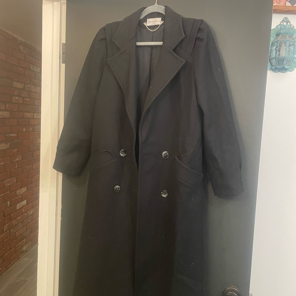 Vintage 80s alert! Women's Black Overcoat